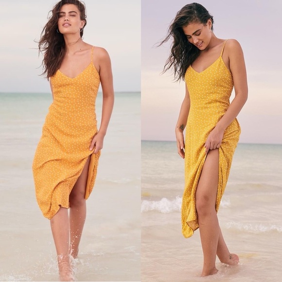 Abercrombie & Fitch Dresses & Skirts - Abercrombie & Fitch Side-Slit Midi Dress in Gold Polka Dot